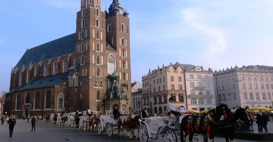 Krakow Old Town and Jewish Quarter in one guided walk - Main Market Square and Krakow’s best-known façades