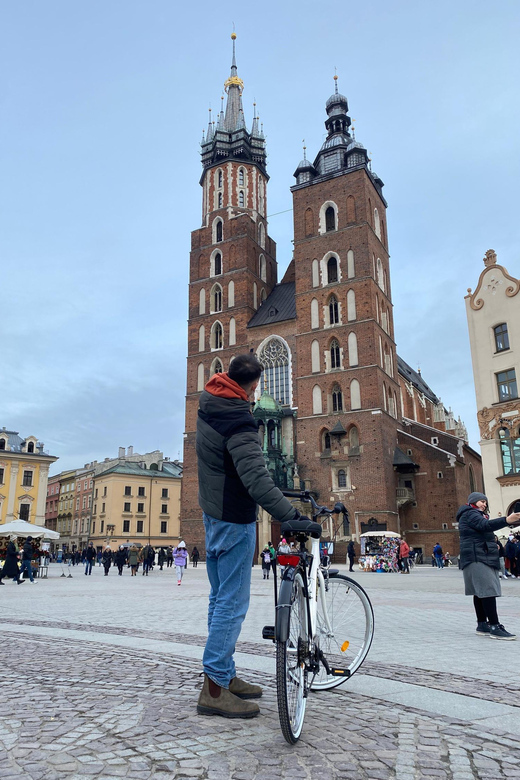Krakow: Old Town and Kazimierz Guided Bike Tour - The Old Synagogue and Szeroka Street