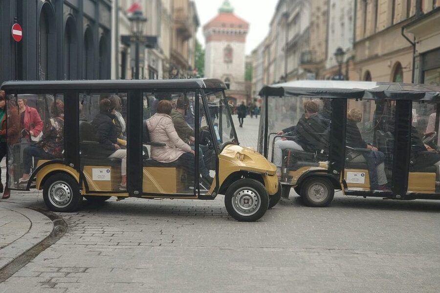 Krakow: Old Town, Ghetto, and Kazimierz Golf Cart Tour - Wawel Castle views on the way south