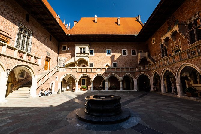 Krakow: Old Town Guided Walking Tour - Floriańska, Grodzka, and Kanonicza: Krakow’s royal spine