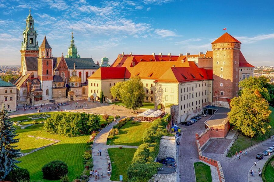Krakow: Old Town Guided Walking Tour - The guides are the main reason to choose this walk