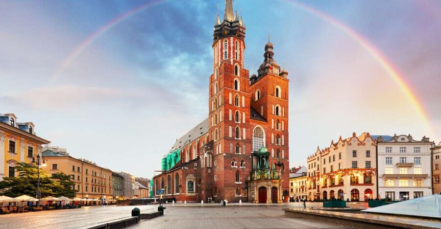 Krakow: Old Town Highlights Private Walking Tour - Churches, palaces, and the road to Wawel Hill