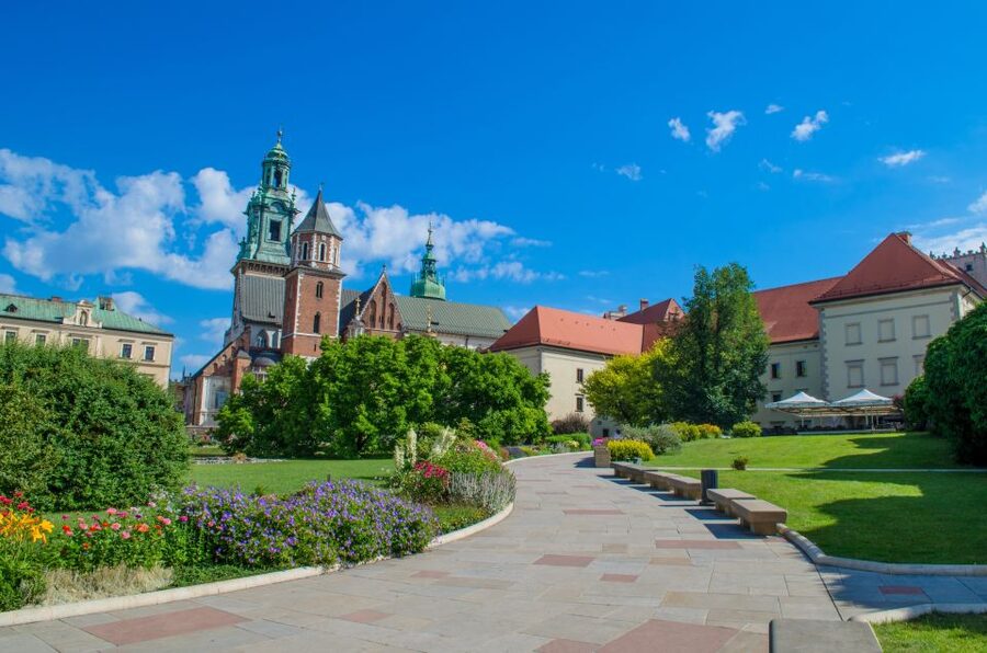 Krakow: Old Town Highlights Private Walking Tour - Wawel Castle courtyard and the Polish royal story