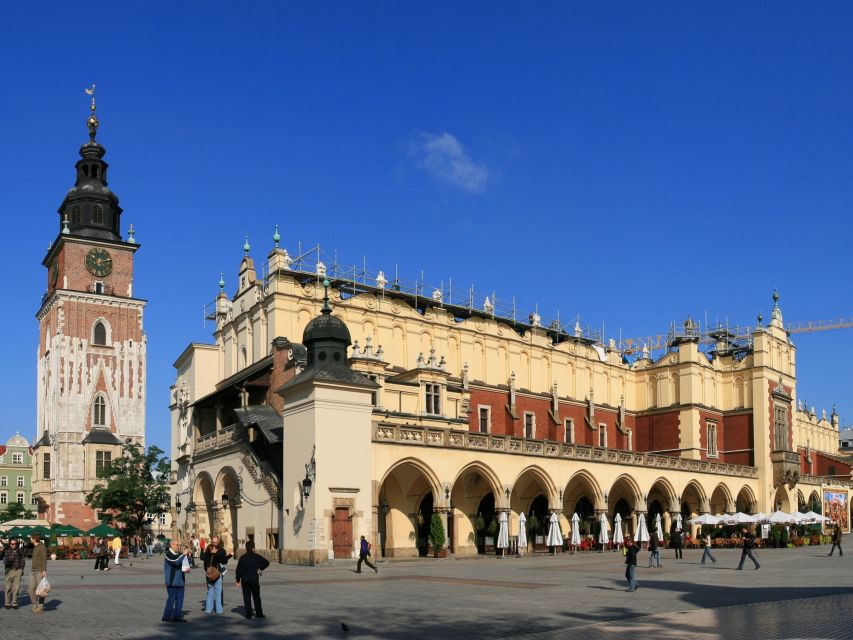 Krakow: Old Town Highlights Private Walking Tour - What the private guide adds
