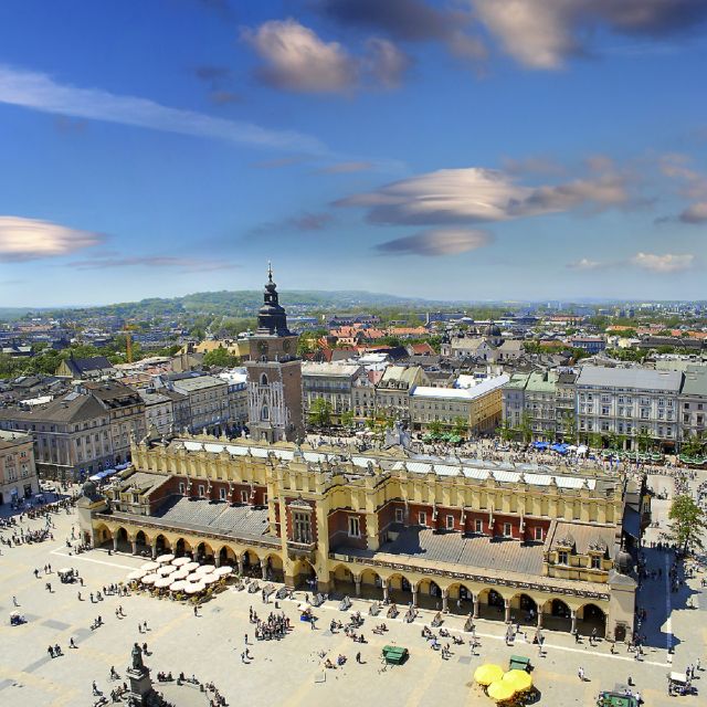 Krakow: Old Town Private Guided Walking Tour - Sukiennice and the Best Place for a Krakow Photo