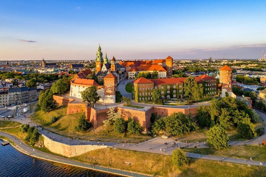 Krakow: Old Town "Royal Route" Walking Tour - Climbing Wawel Hill for the royal finale