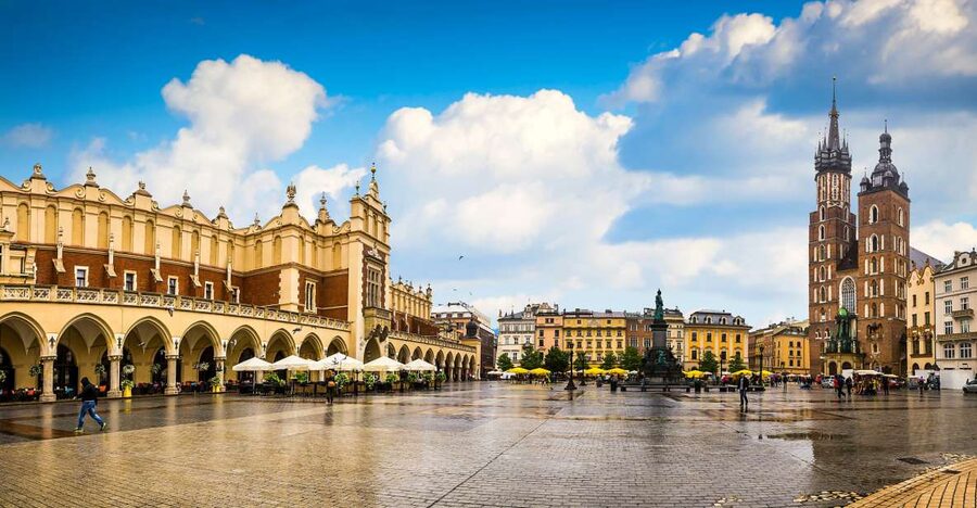 Krakow: Old Town Rynek Underground Entry and Guided Tour - Why Krakow’s Main Square belongs at the start