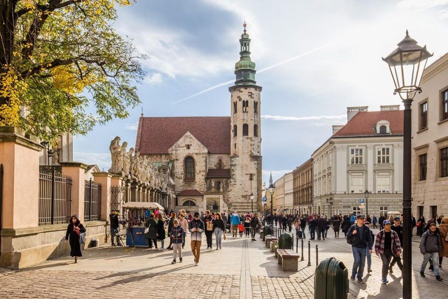Krakow: Old Town short walk with St. Mary's Basilica visit - The Renaissance Cloth Hall