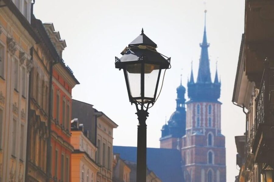 Krakow : Old Town Walking Tour With A guide - Starting at Szpitalna and reaching the central sights