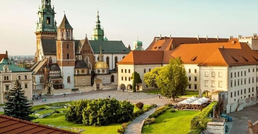 Krakow : Old Town Walking Tour With A guide - Ulica Grodzka and the route toward Wawel