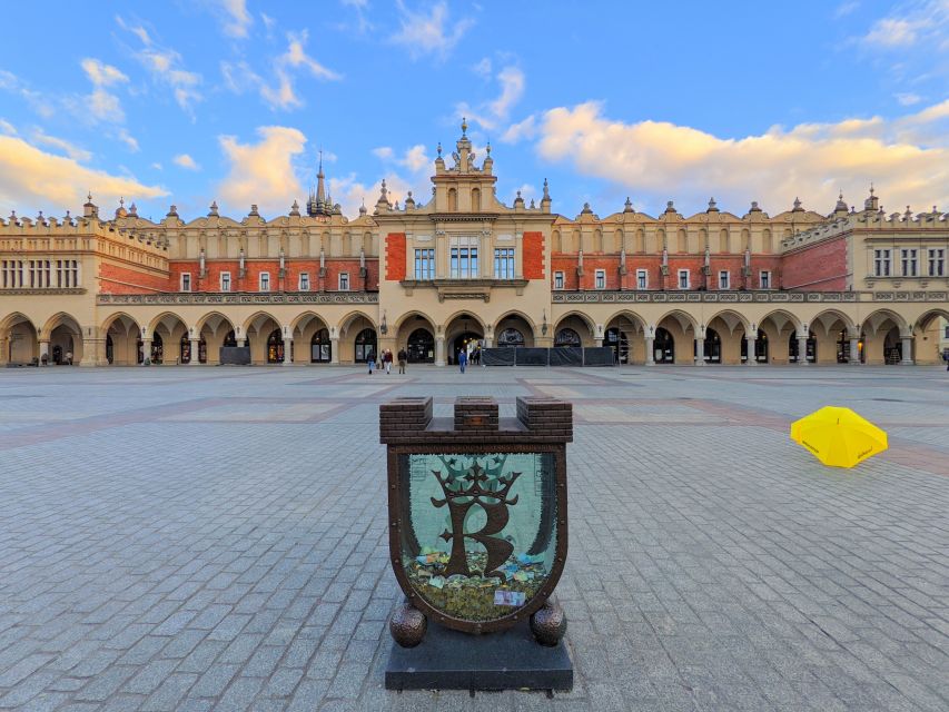 Kraków: Old Town & Wawel Castle Walking Tour in English - The Wawel Dragon and Kraków’s legends