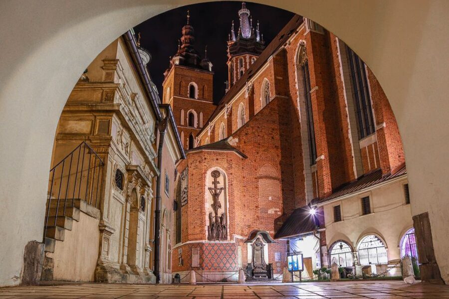 Kraków: Old Town & Wawel Castle Walking Tour in English - The Royal Route into Kraków’s medieval center