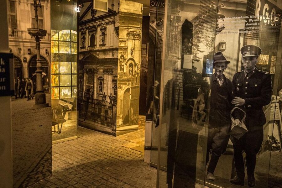 Kraków: Oskar Schindler's Factory Tour and Admission Ticket - Beginning with Krakow under Nazi occupation