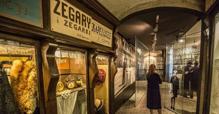 Kraków: Oskar Schindler's Factory Tour and Admission Ticket - Meeting your guide beside the factory entrance