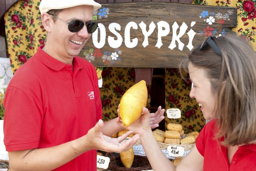 Krakow: Pierogi Home Cooking Class - The three-course meal and Polish drinks
