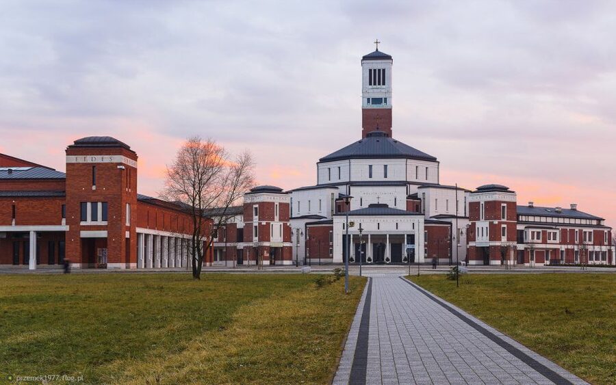 Krakow: Pope John Paul II Guided Tour with Home & Sanctuary - Who should book this experience