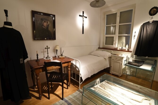 Krakow: Pope John Paul II History: Guided Tour - Home & Sanctuary - Hotel pickup and the drive to Wadowice