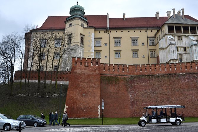 Krakow: Private Guided City Tour by Electric Car - What the private format changes