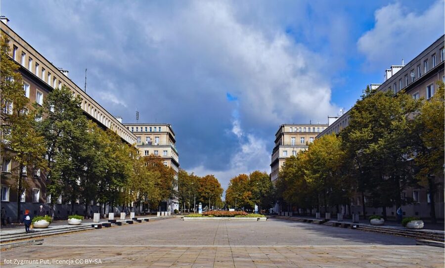 Krakow: Private Nowa Huta Adventure Tour in Communist Cars - How much value do you get for $108?