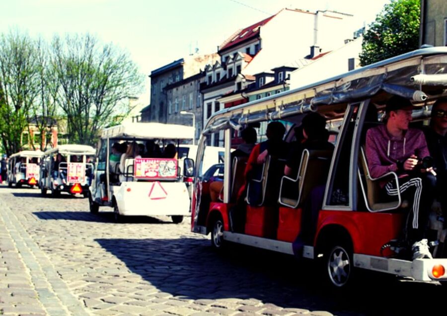 Krakow: Private Panoramic Tour by Golf Cart with Audio Guide - What the 90-minute schedule really gives you