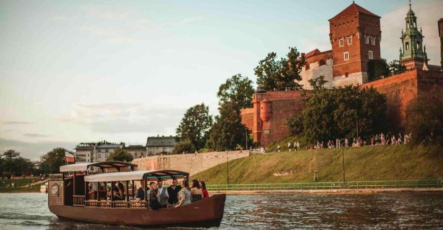 Krakow: Private Traditional Gondola Cruise - Key points to know before booking