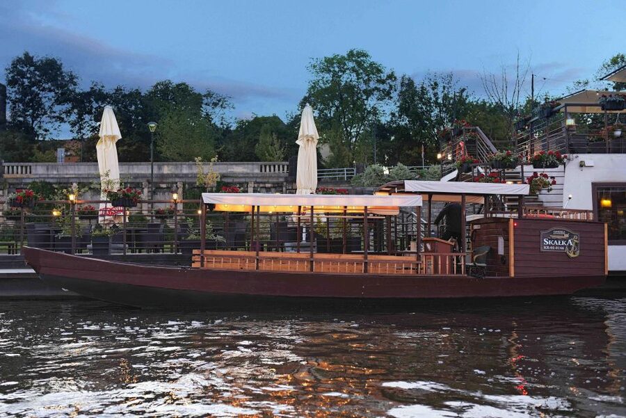 Krakow: Private Traditional Gondola Cruise - A quiet view of Krakow from the Vistula