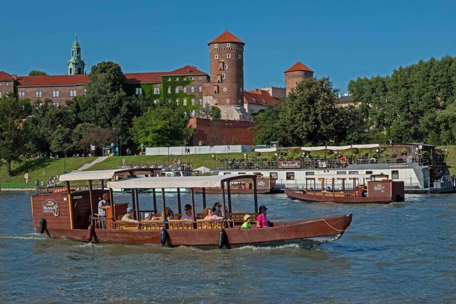 Krakow: Private Traditional Gondola Cruise - Salwator, Wawel Hill, and the Wawel Dragon