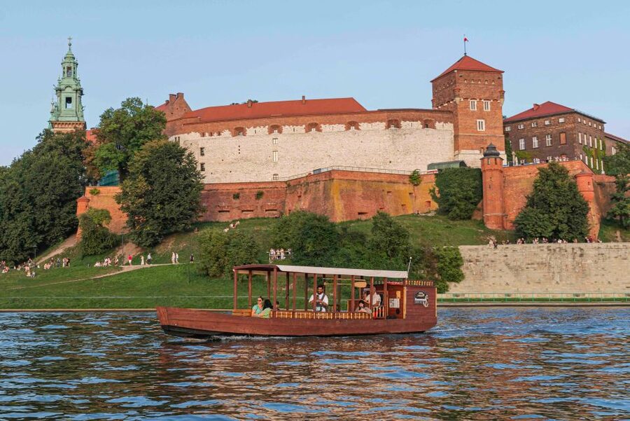 Krakow: Private Traditional Gondola Cruise - Audio commentary, music, and the human side of the ride