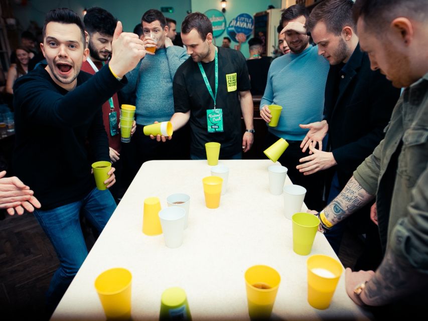 Krakow: Pub, Bar & Club Crawl - The first bar: one hour of drinks and games