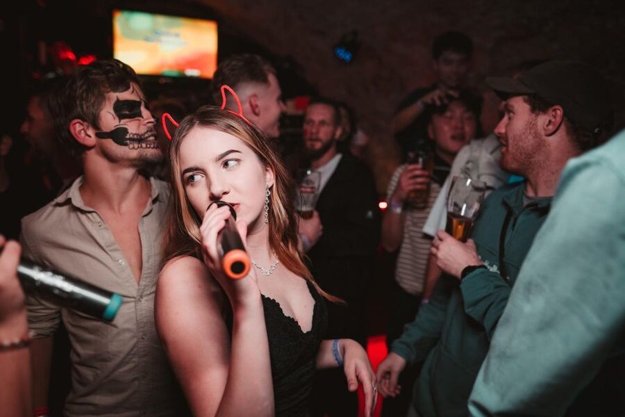 Krakow: Pub Crawl with 1 Hour of Unlimited Alcoholic Drinks - Photography and the memories of the night
