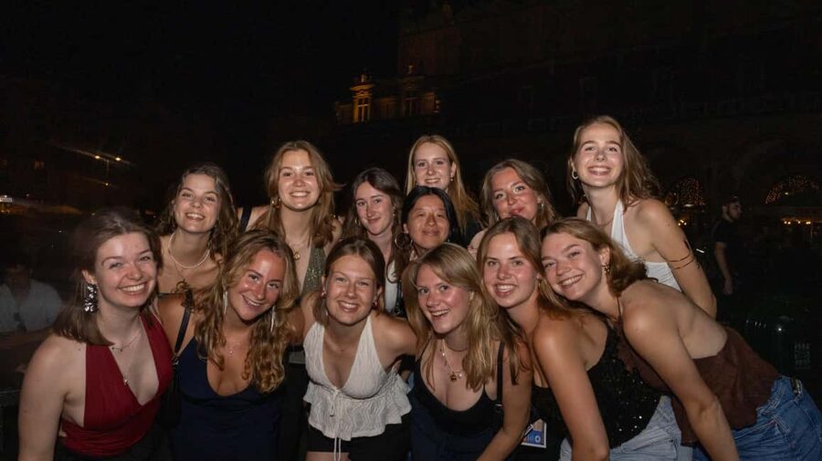 Krakow: Pub Crawl with Shots, Drinks & Skip-the-Line Entry - What the Krakow pub crawl actually offers