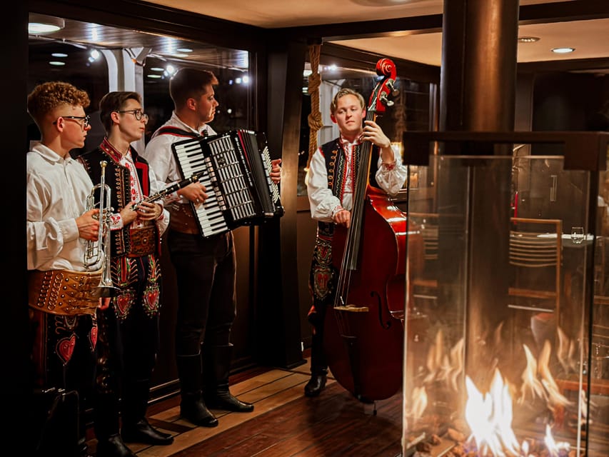 Krakow: Regional Polish Dinner with Vistula River Cruise - Polish music and the entertainment question