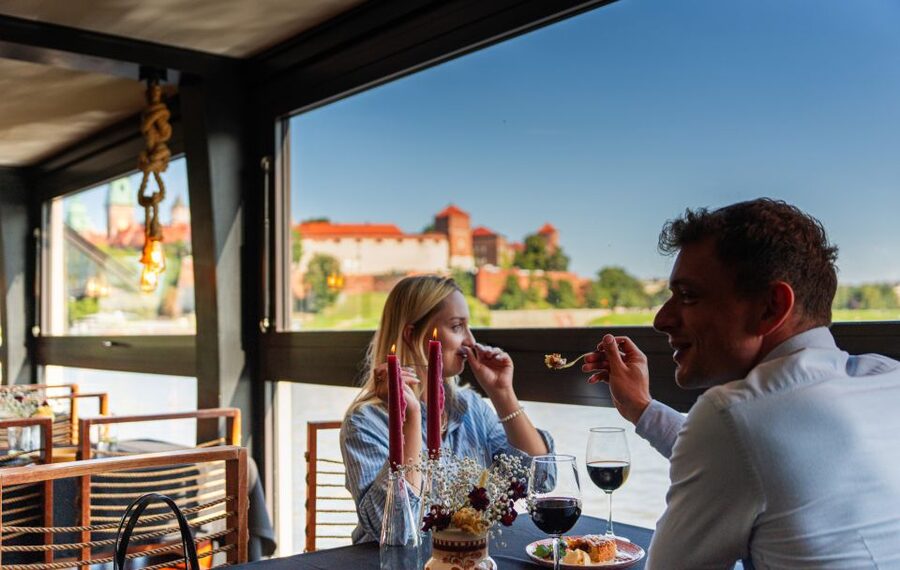 Krakow: Romantic Dinner with a Cruise on the Vistula River - When the Vistula cruise fits into dinner