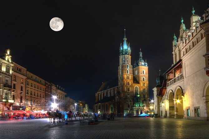 Krakow: Rynek Underground Museum Skip-the-line Guided Tour - A guided route through medieval streets and market remains