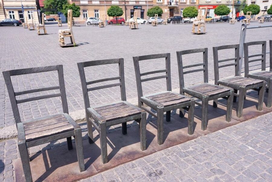 Krakow: Schindler's Factory & Ghetto Guided Tour - Why a guide helps inside the museum