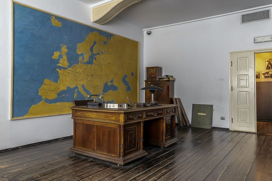 Krakow: Schindler's Factory & Ghetto Guided Tour - Oskar Schindler’s story in its proper setting