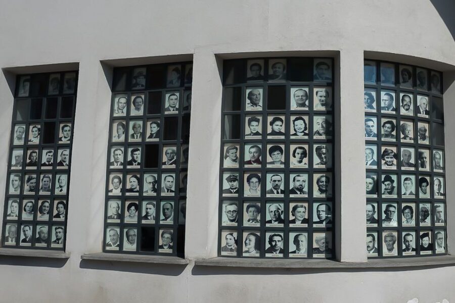 Krakow: Schindler's Factory & Ghetto Guided Tour - Pace, group size, and the practical tradeoffs