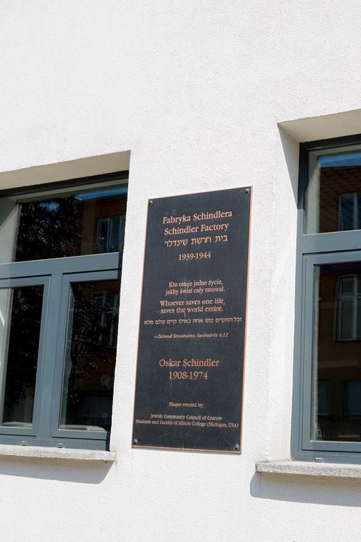 Kraków: Schindler’s Factory & Jewish Ghetto Guided Tour - Why this tour works better than a factory-only visit