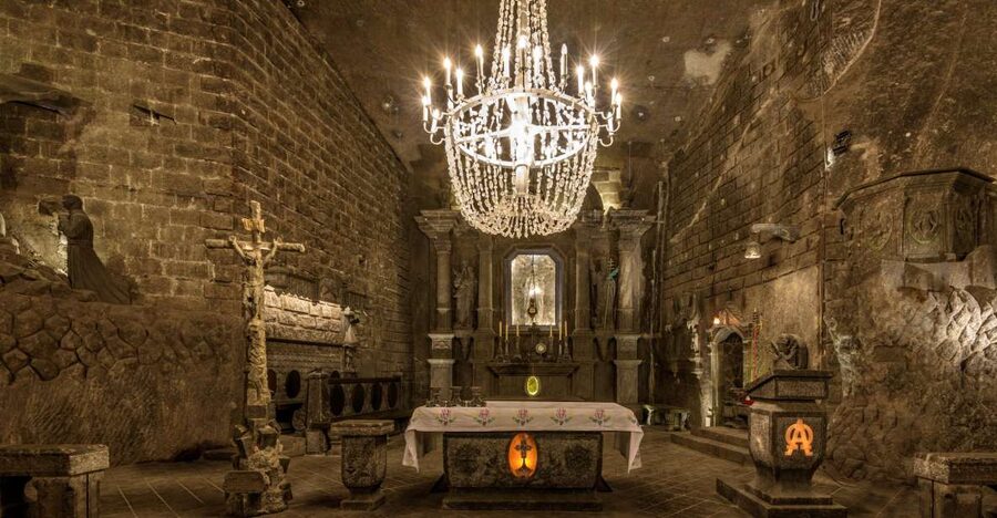Krakow: Schindler's Factory, Jewish Ghetto & Salt Mine Tour - Walking through Podgórze’s former Jewish Ghetto