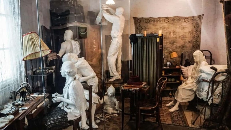 Krakow: Schindler's Factory Tour and Entrance Ticket - How the guide and language choice affect the visit