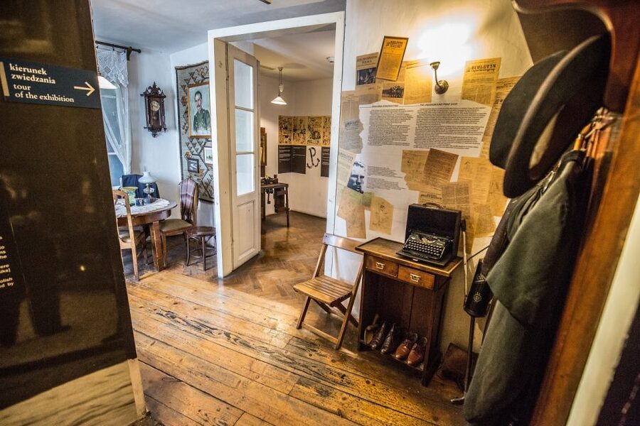 Krakow: Schindler’s Factory Tour & Skip-the-Line Entry - A theatrical walk through wartime Krakow