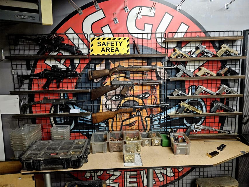Krakow: Shooting range with hotel pickup - From Krakow to BIG GUN Strzelnica