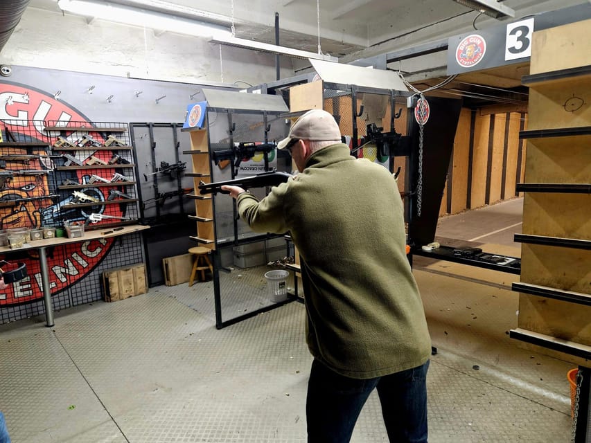 Krakow: Shooting range with hotel pickup - How the 90 minutes are divided