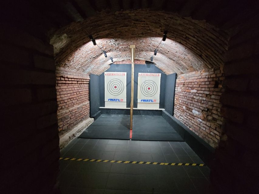 Kraków: Shurikens, Kunais, Knives, Tomahawks, Axes, Shooting - Who will enjoy Axe Mate Club most
