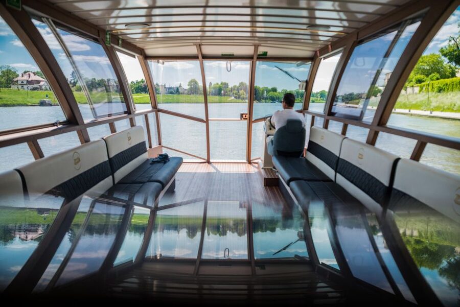 Krakow: Sightseeing Cruise on Vistula River with Audio Guide - Why a Vistula cruise fits into a Krakow visit