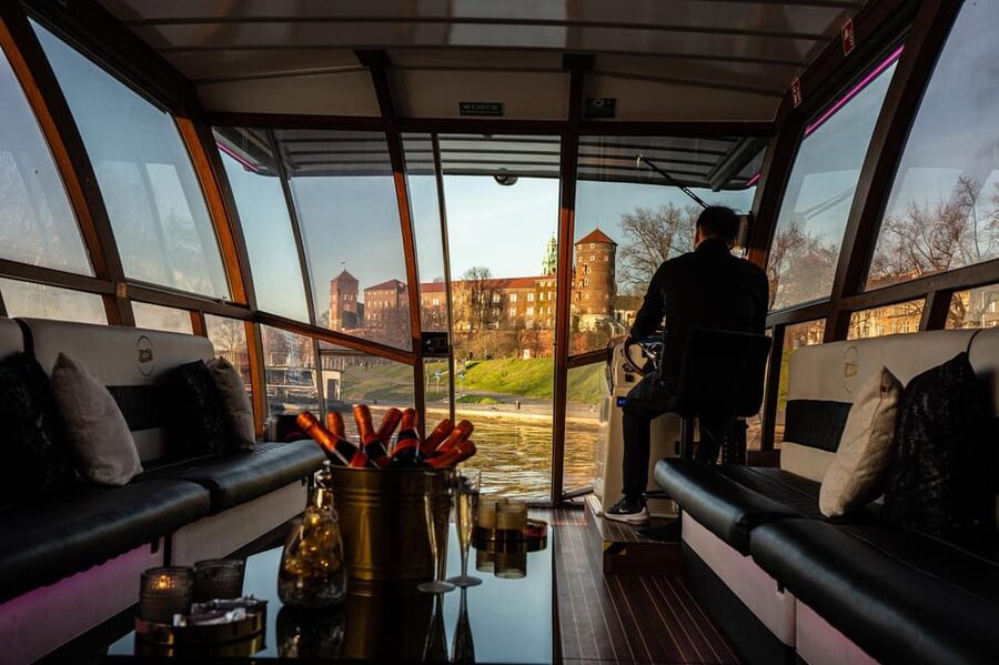 Krakow: Sightseeing Cruise on Vistula River with Audio Guide - Wawel Castle and Cathedral from the water