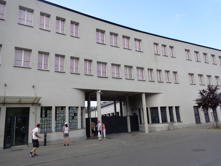 Krakow: Skip-the-line Oskar Schindler’s Museum Private Tour - Languages and guide quality