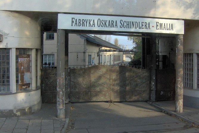 Krakow: Skip-the-line Oskar Schindler’s Museum Private Tour - Inside the museum’s wartime story