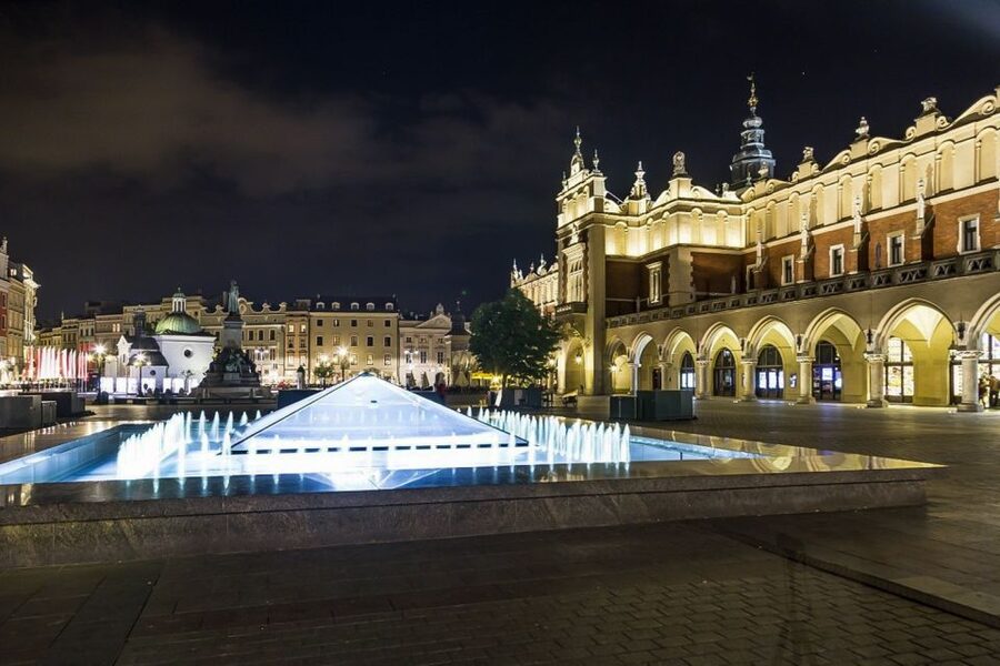 Krakow: Skip-the-Line Rynek Underground Museum Guided Tour - Walking the streets of medieval Krakow