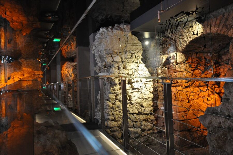Krakow: Skip the Line Underground Museum and Old Town - Meeting at Zara beside Market Square